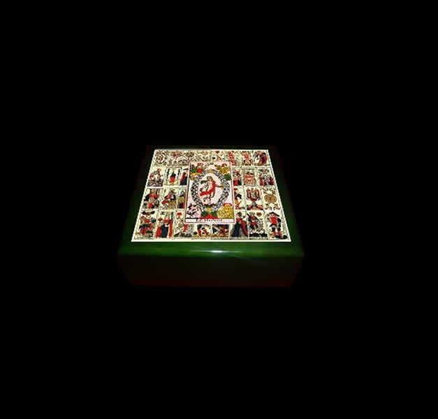 WOODEN BOX 18 CM X 18 X 8 COLOR WOOD DELUXE MODEL WOODEN BOX 18 CM X 18 X 8 COLOR WOOD DELUXE MODEL