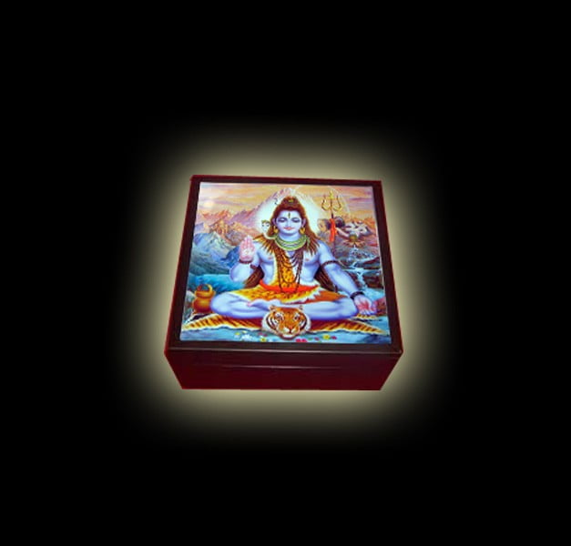 WOODEN BOX 17 CM X 17 X 8 WOODEN BOX 17 CM X 17 X 8