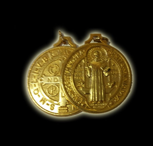 Medal of St. Benedict color gold (size cm 3) Medal of St. Benedict color gold (size cm 3)