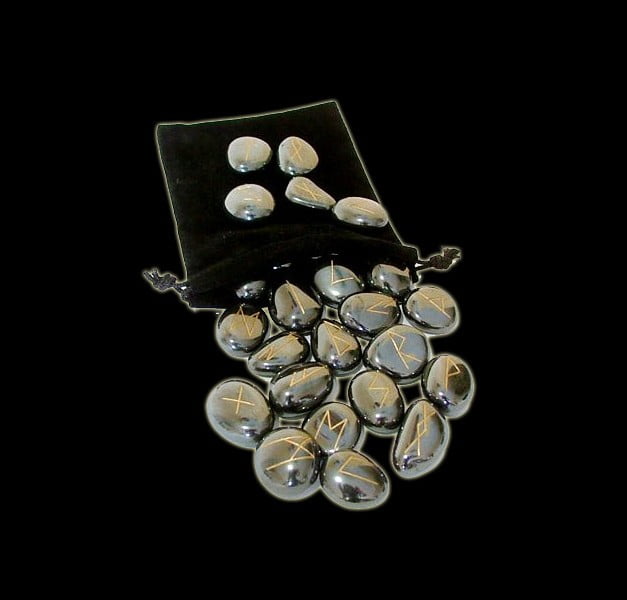 RUNE INCISE SU PIETRA EMATITE - 25 RUNES RUNE INCISE SU PIETRA EMATITE - 25 RUNES