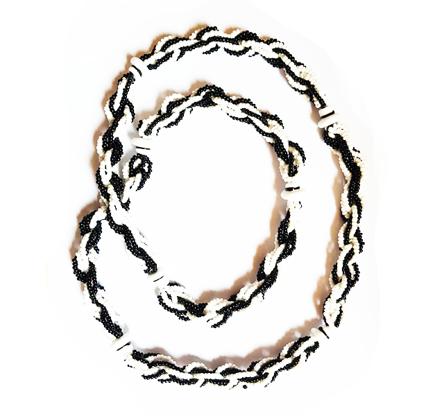 BLACK AND WHITE DILEGUM