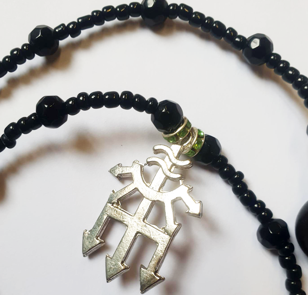 LARGE NECKLACE WITH BLACK CRYSTALS, TRIDENT AND SKULL - Image 2