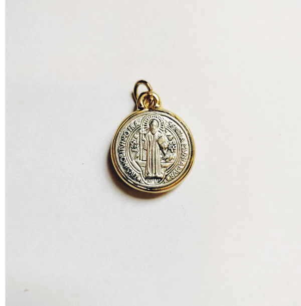 Medaglia di San Benedetto deluxe - argentata con rifiniture dorate (misura cm 1,7) - immagine 2