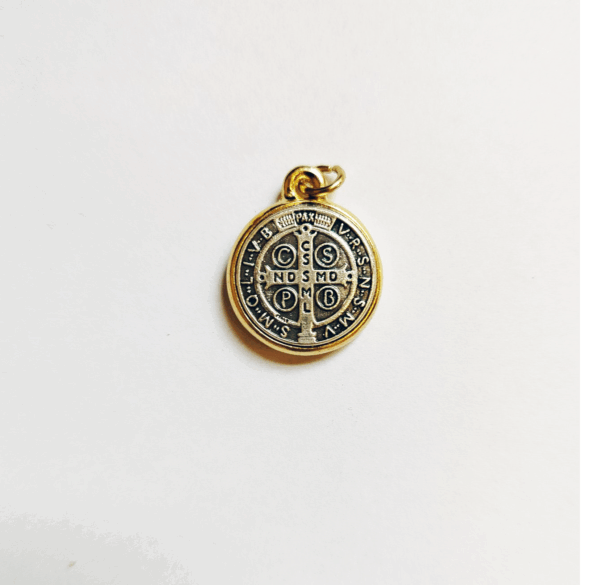 Medaglia di San Benedetto deluxe - argentata con rifiniture dorate (misura cm 1,7)